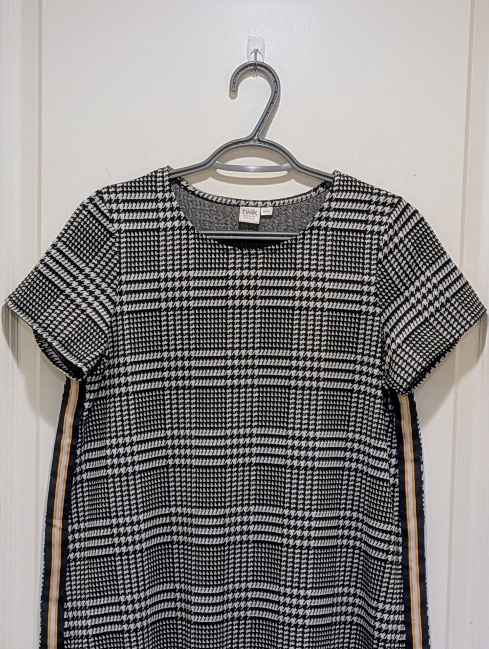 GUC Twik by Simons M Black and White Houndstooth Plaid Dress W Green Stripes - Picture 2 of 8